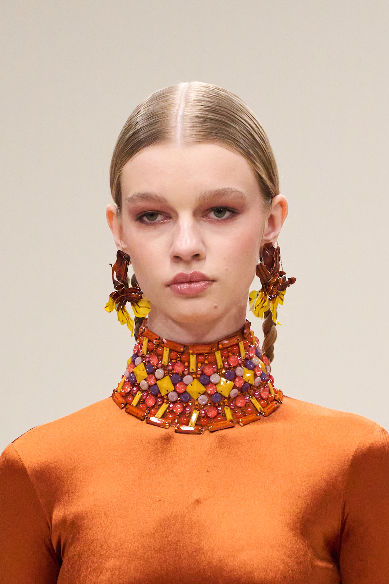 1 رئيسية تسريحات الشعر المرفوع والمبلل من دار Michael Cinco