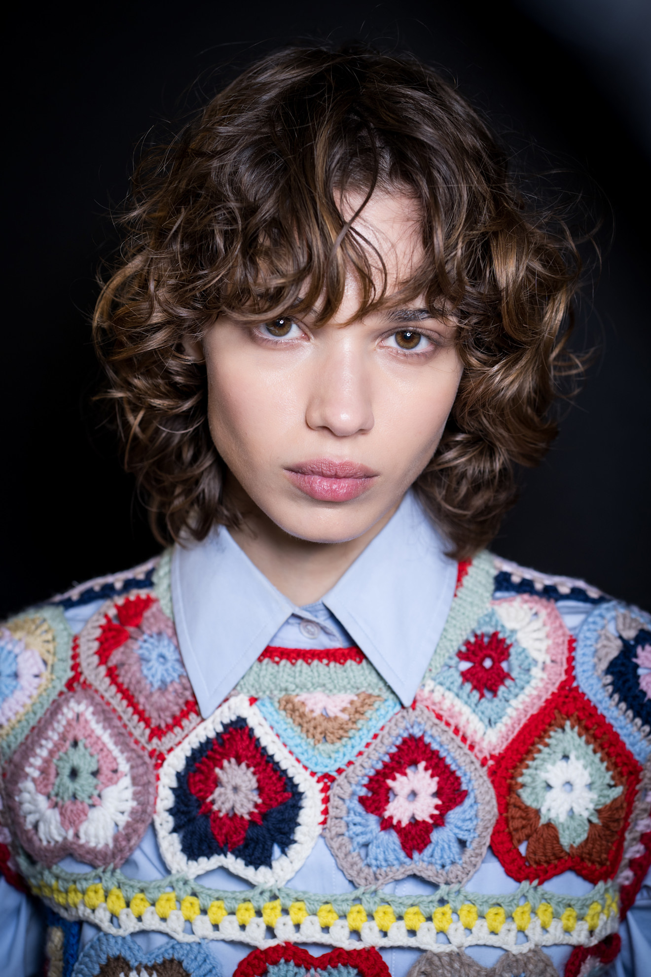 1 رئيسية تسريحة الشعر القصير والمتموج من دار Stella McCartney