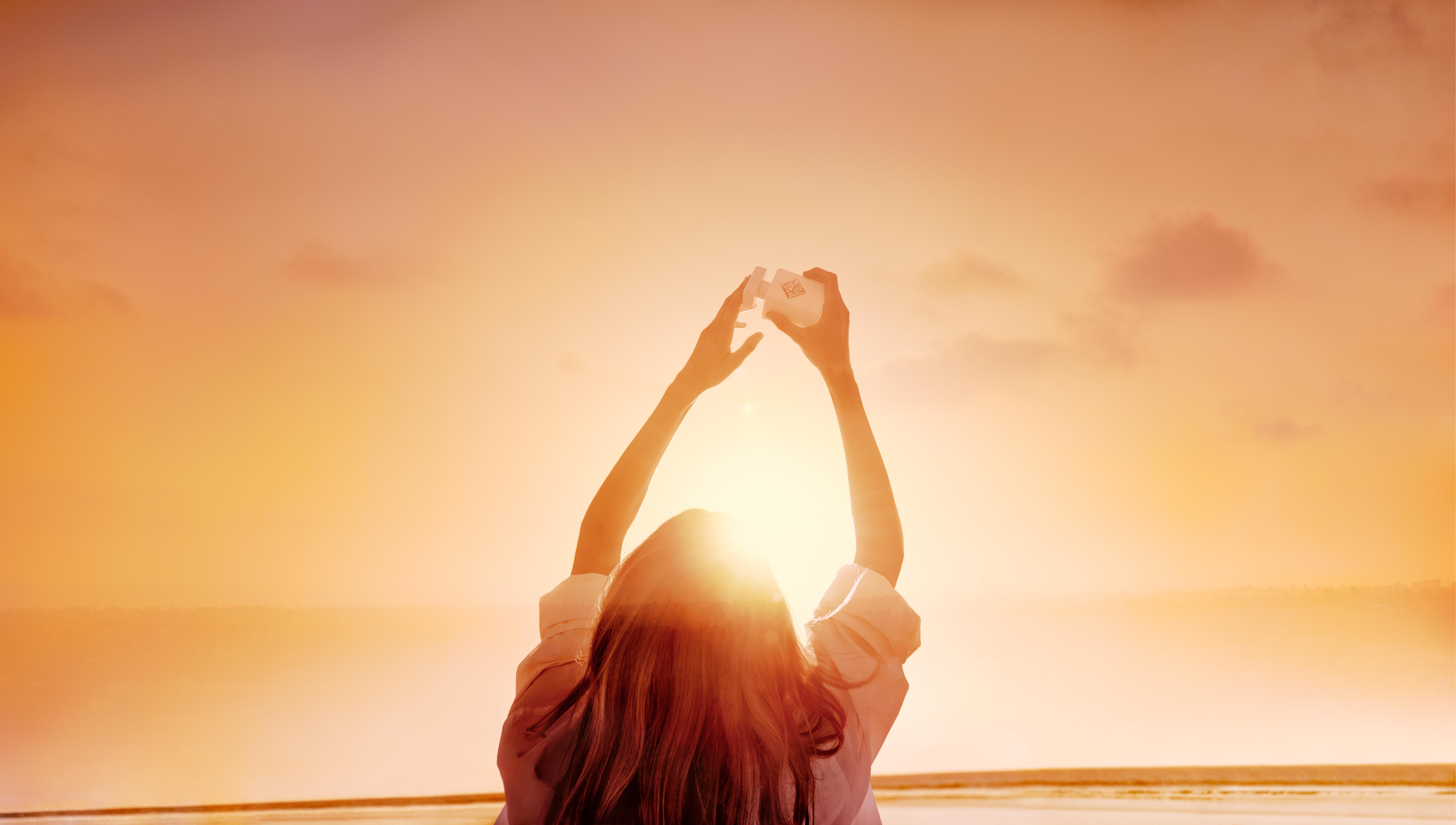 1 رئيسية تقدم علامة العطور الفرنسية الفاخرة INITIO Parfums Privés العطر المميزLIFT ME UP المستوحى من الإشراقة الأخاذة لأشعة الشمس الذهبية.