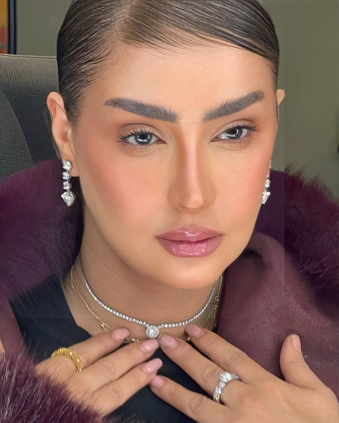 1 رئيسية خبيرة المكياج نهال العليمي