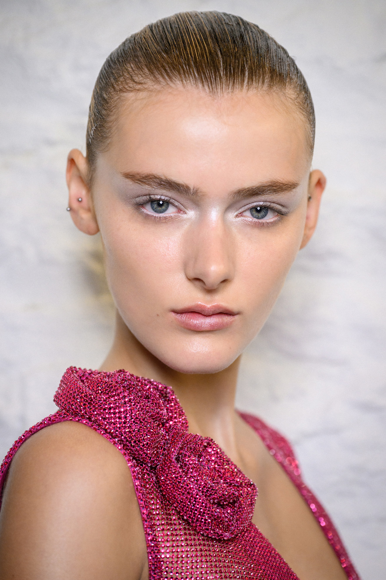 خطوات مكياج عيون بطريقة سهلة وبسيطة من دار Naeem Khan