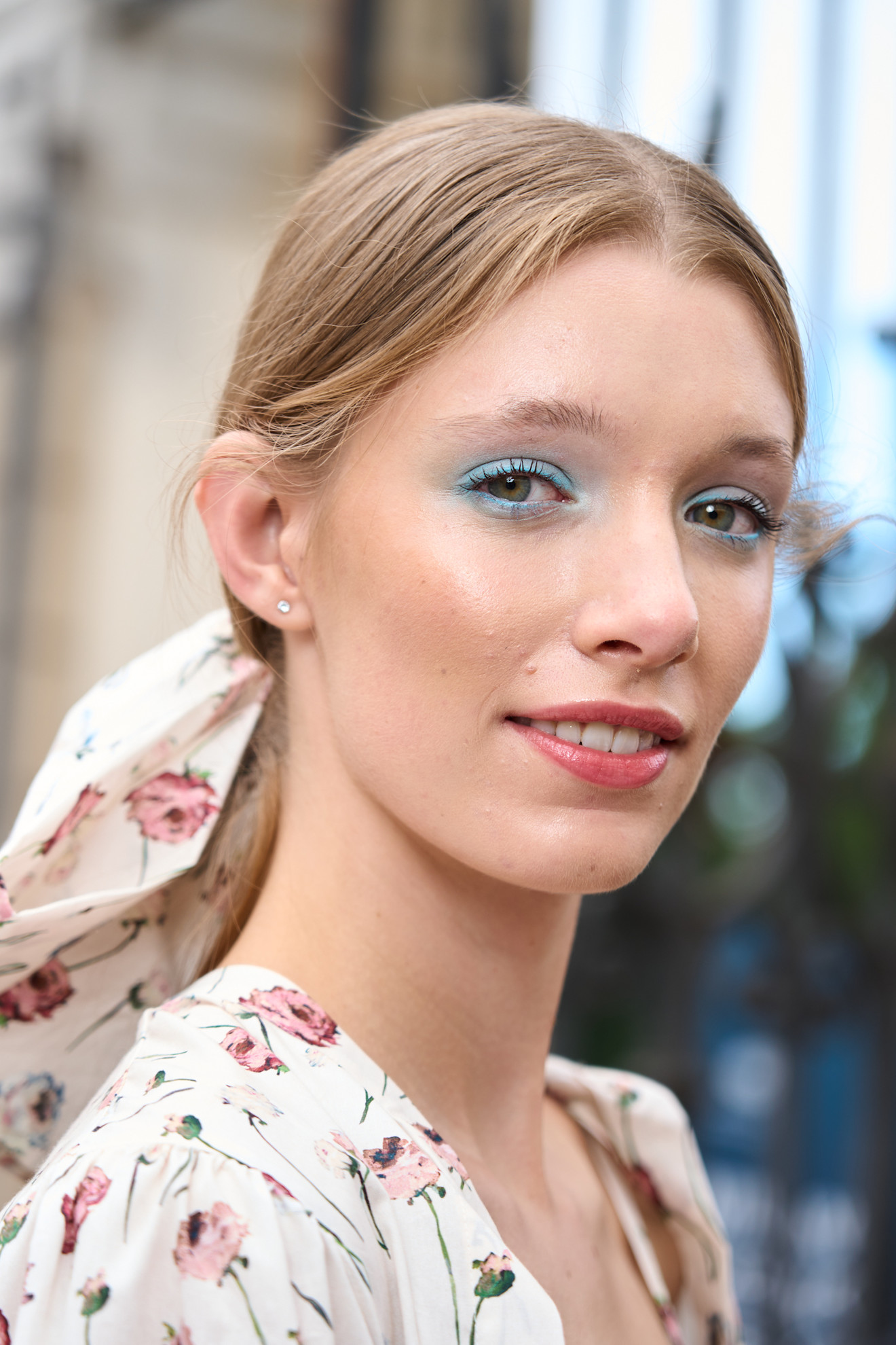 1 رئيسية رسمات المكياج الازرق الفاتح والمتموج من دار Beccaria