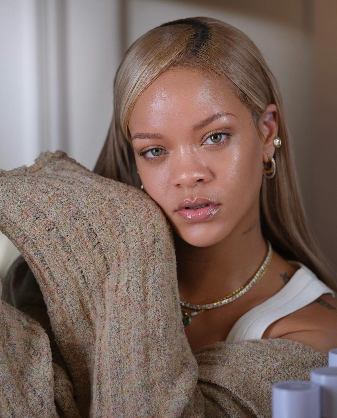 رسمات المكياج الغلوسي بأسلوب Rihanna