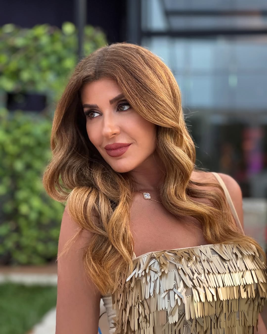 1 رئيسية ريتا حرب باطلالة ساحرة