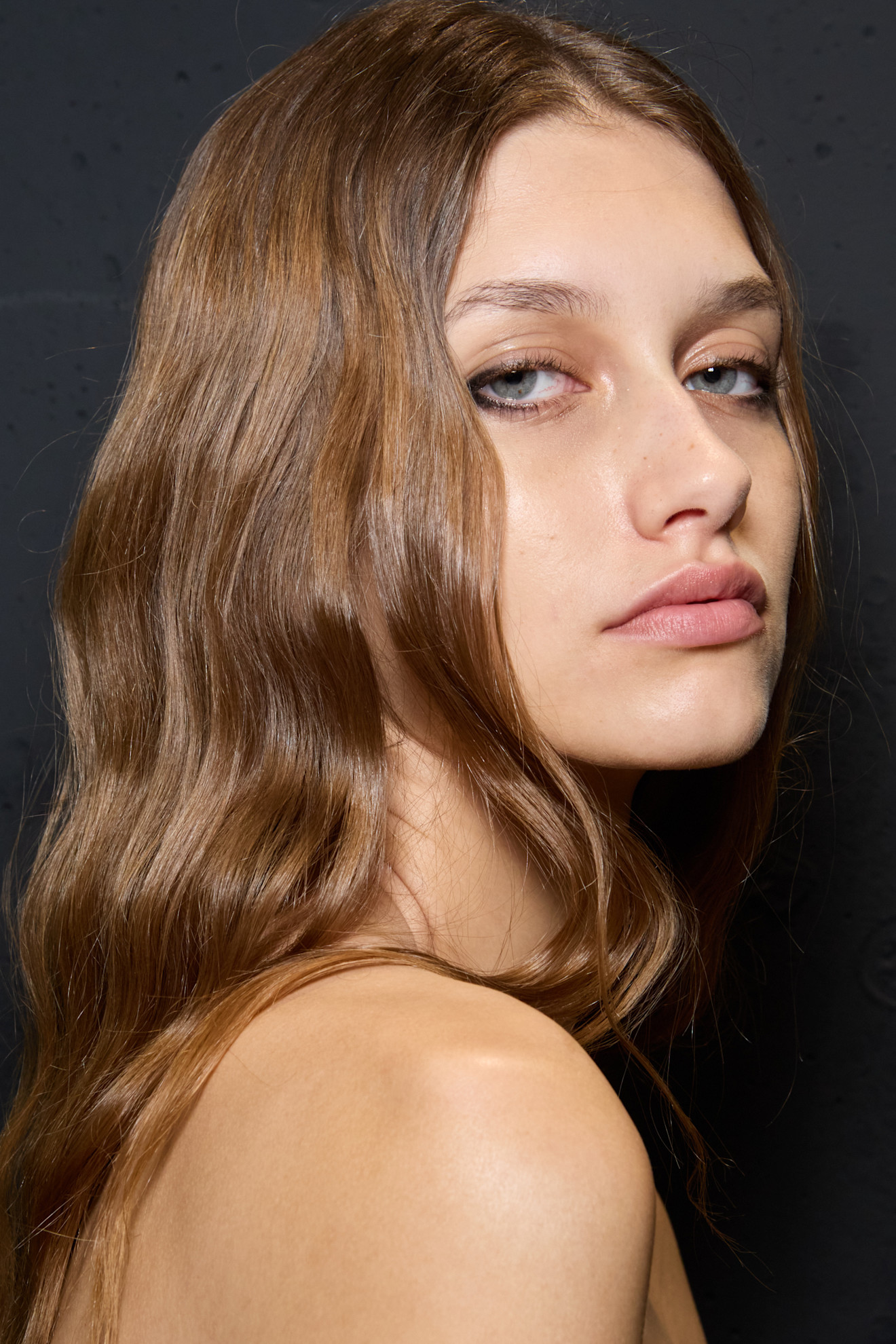 صبغات الشعر البني بتموجات الذهبي من دار Ermanno Scervino