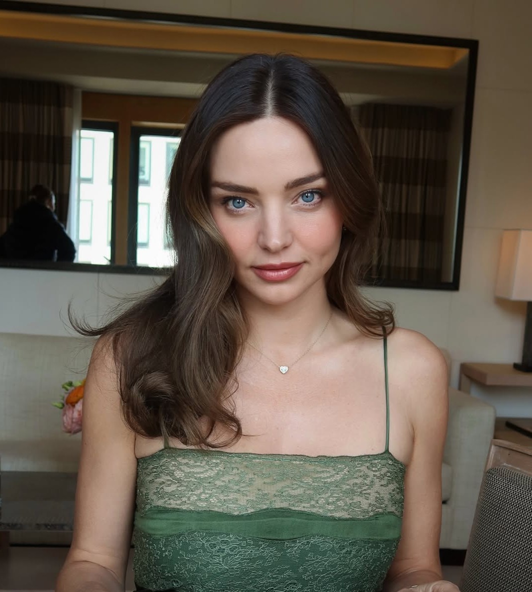 1 رئيسية صورة ميرندا كير من حسابها على غنستاغرام.