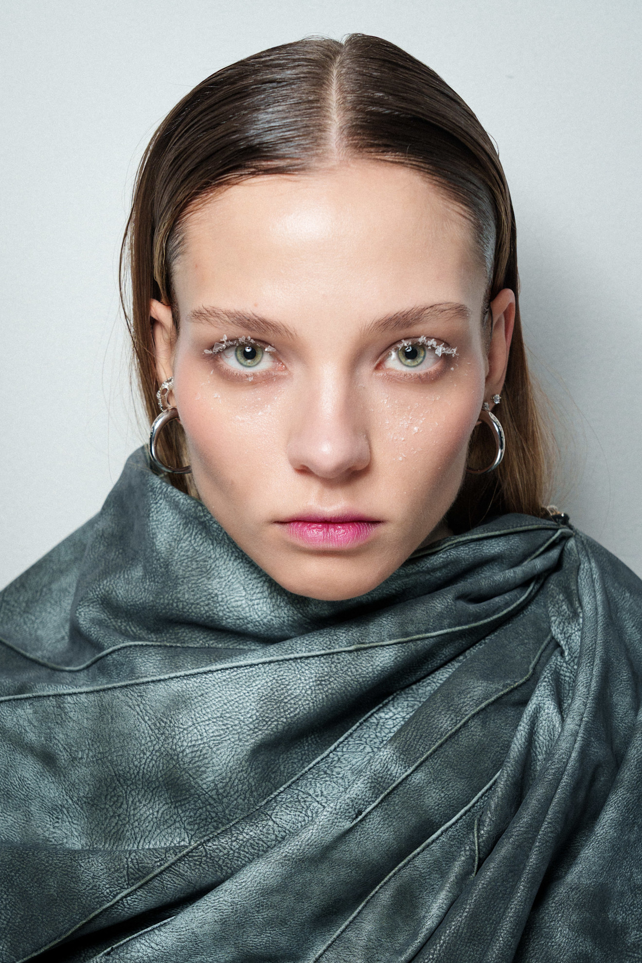 1 رئيسية صيحات الرموش الطويلة والبيضاء من دار Weinsanto