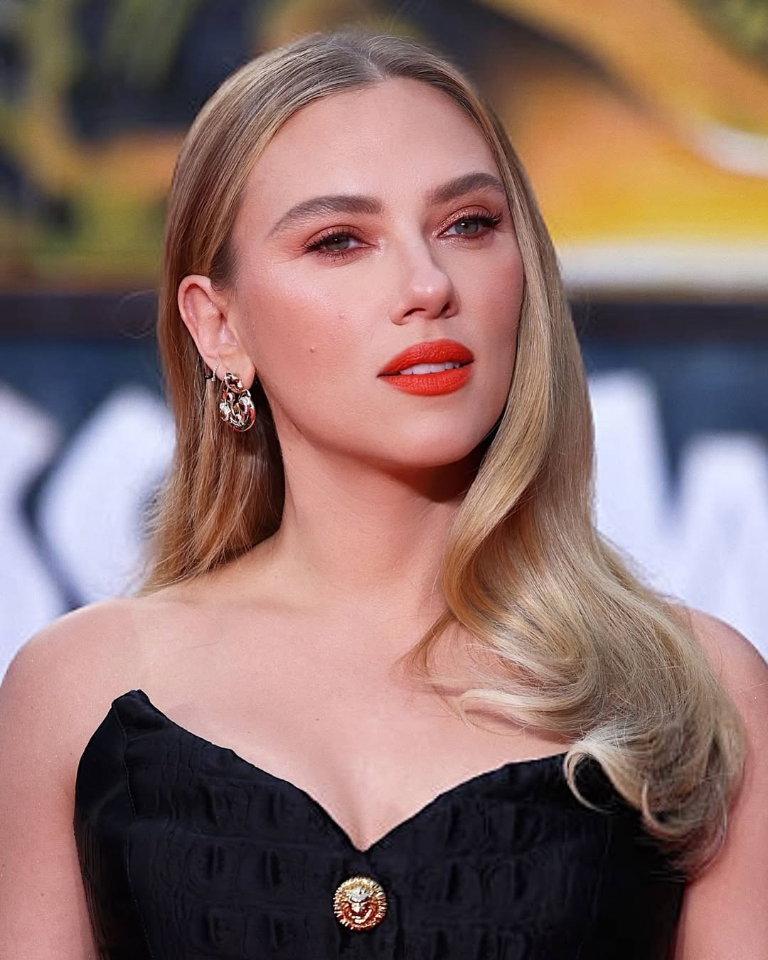 1 رئيسية ظلال العيون المرجانية بأسلوب Scarlett Johansson- الصورة من حساب Hung Vanngo على انستغرام