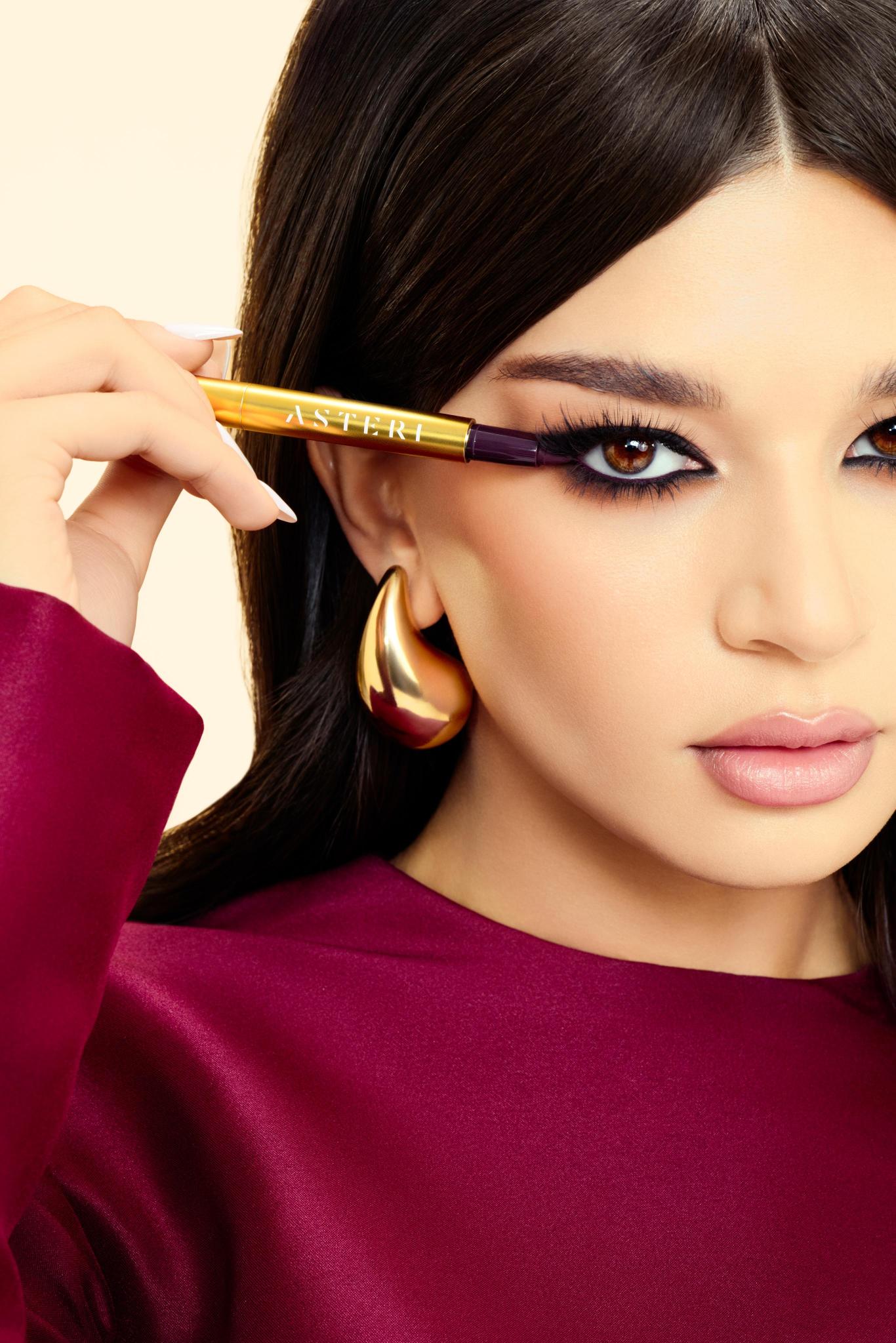 1 رئيسية قلم الظلال والآيلاينر ٣ في ١ الذي يرسم مستقبل فن العيون في عالم الـ A-Beauty من أستيري