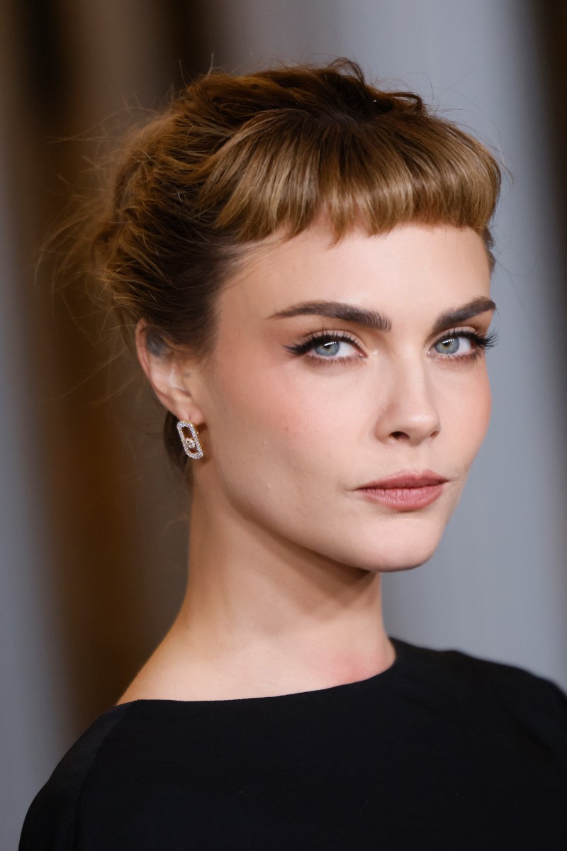 1 رئيسية ماسكرا الحواجب العريضة والداكنة من وحي Cara Delevingne