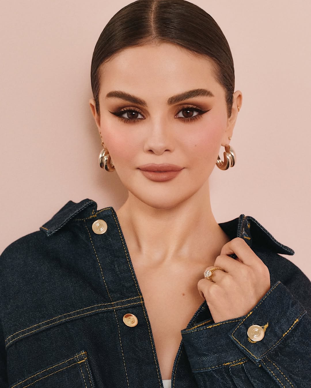 1 رئيسية مكياج عيون مشرق بالظلال البنبة المات على طريقة Selena Gomez