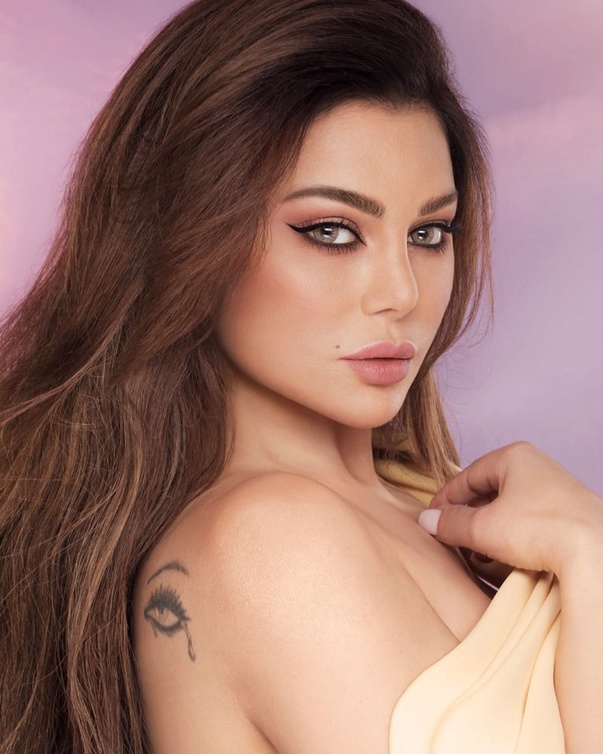 هيفاء وهبي بالشعر العسلي الهايلايت