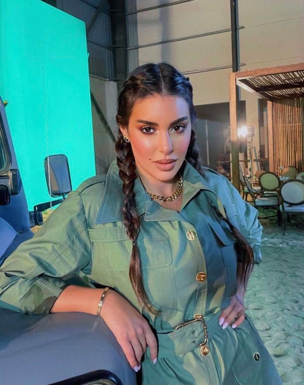 لمسة صيفية عصرية من وحي ياسمين صبري