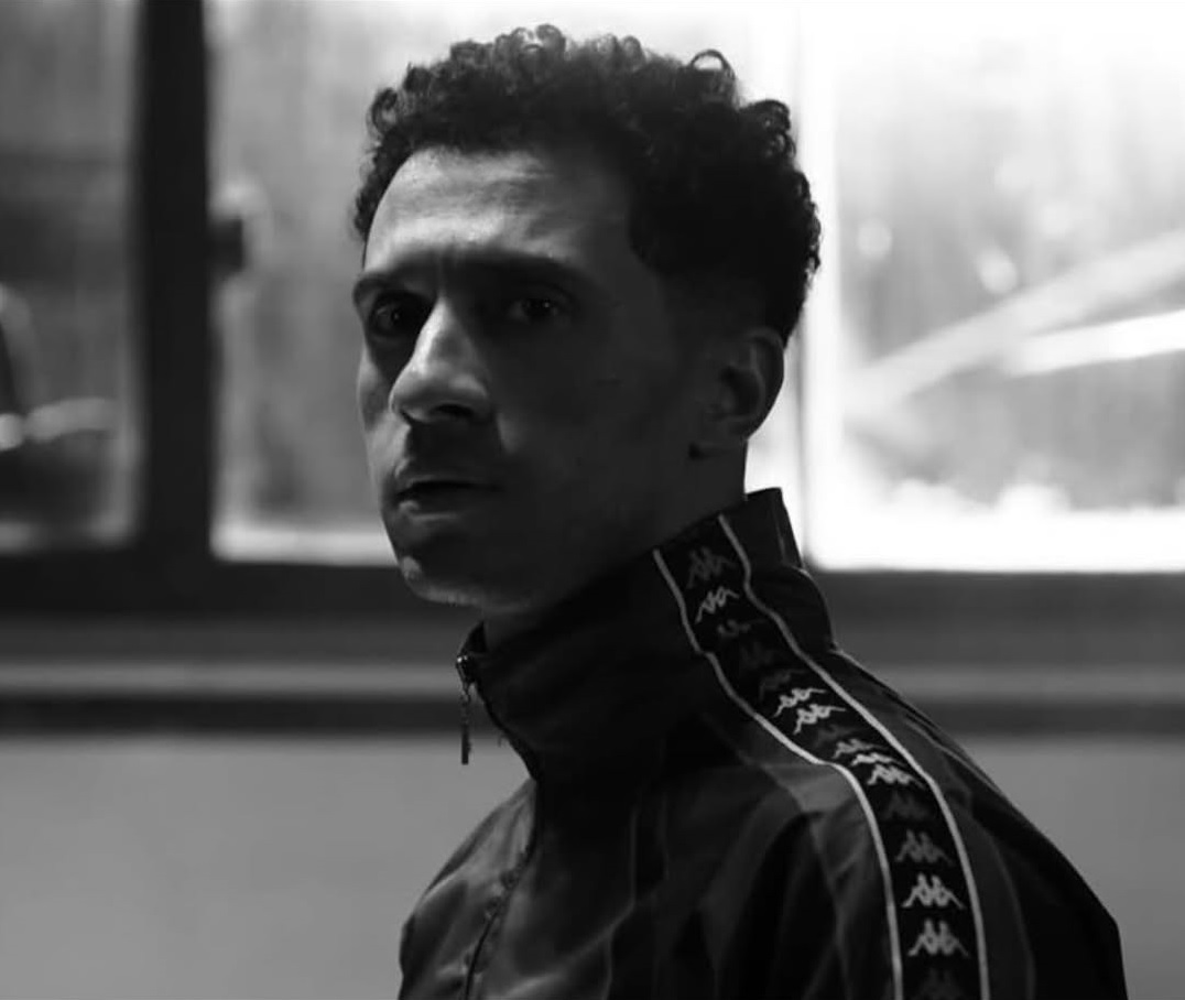 ملخص الحلقة الأولى من مسلسل بطل العالم