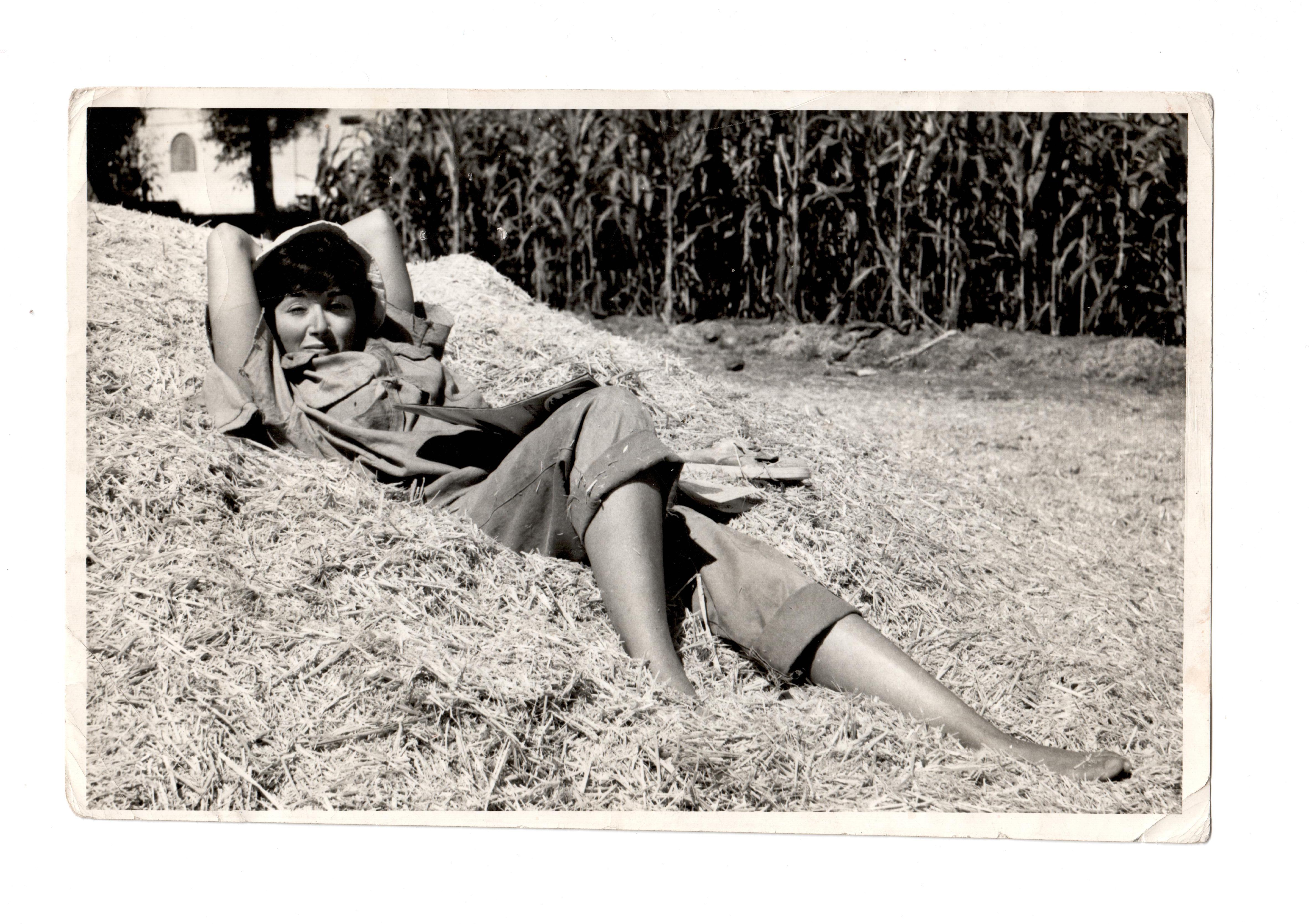 لبنى عبد العزيز في كواليس التصوير