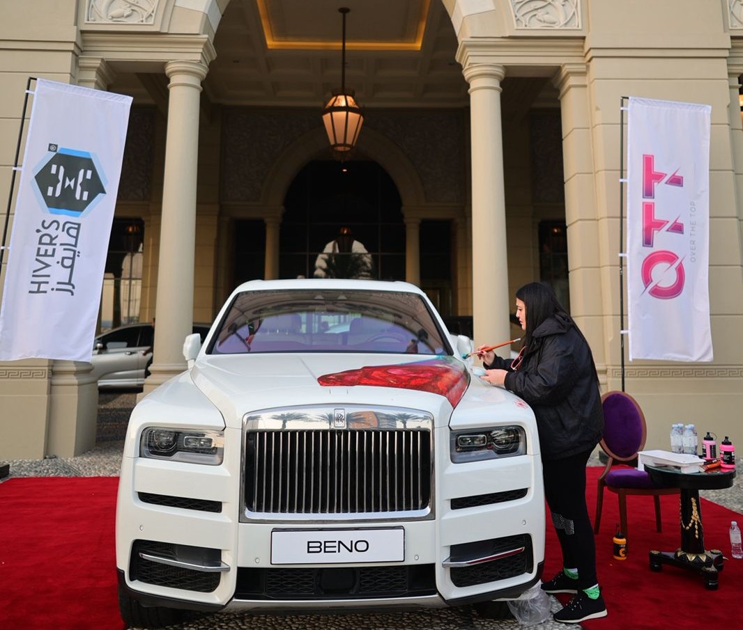 الفنانة التشكيلية السعودية شاليمار شربتلي لـ هي: الفن… لغة الإنسان ... وهوية الوطن