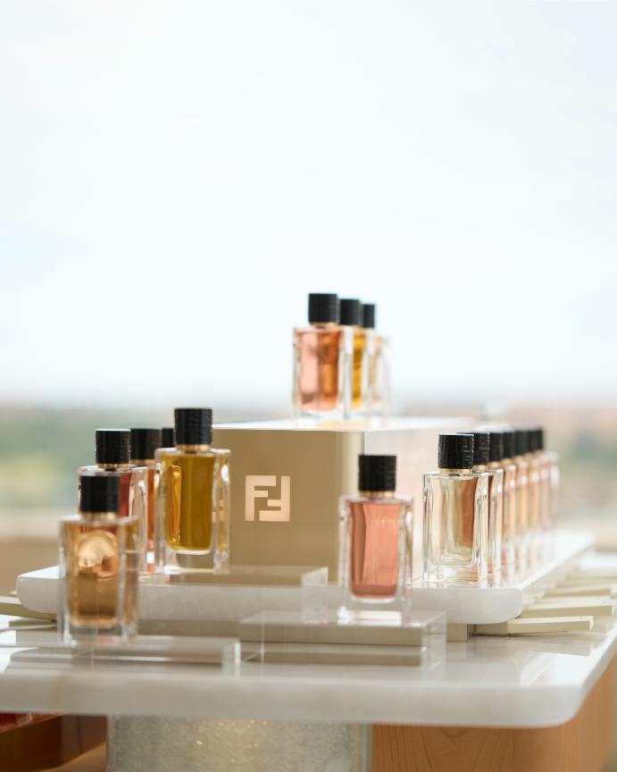 عائلة عطور  FENDI لأول مرة في تاريخها، تكشف FENDI عن مجموعة كاملة من العطور