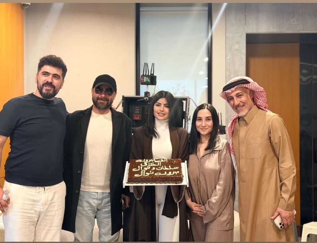 احتفال صناع "المرسى" بطلاق سلطان ونوال