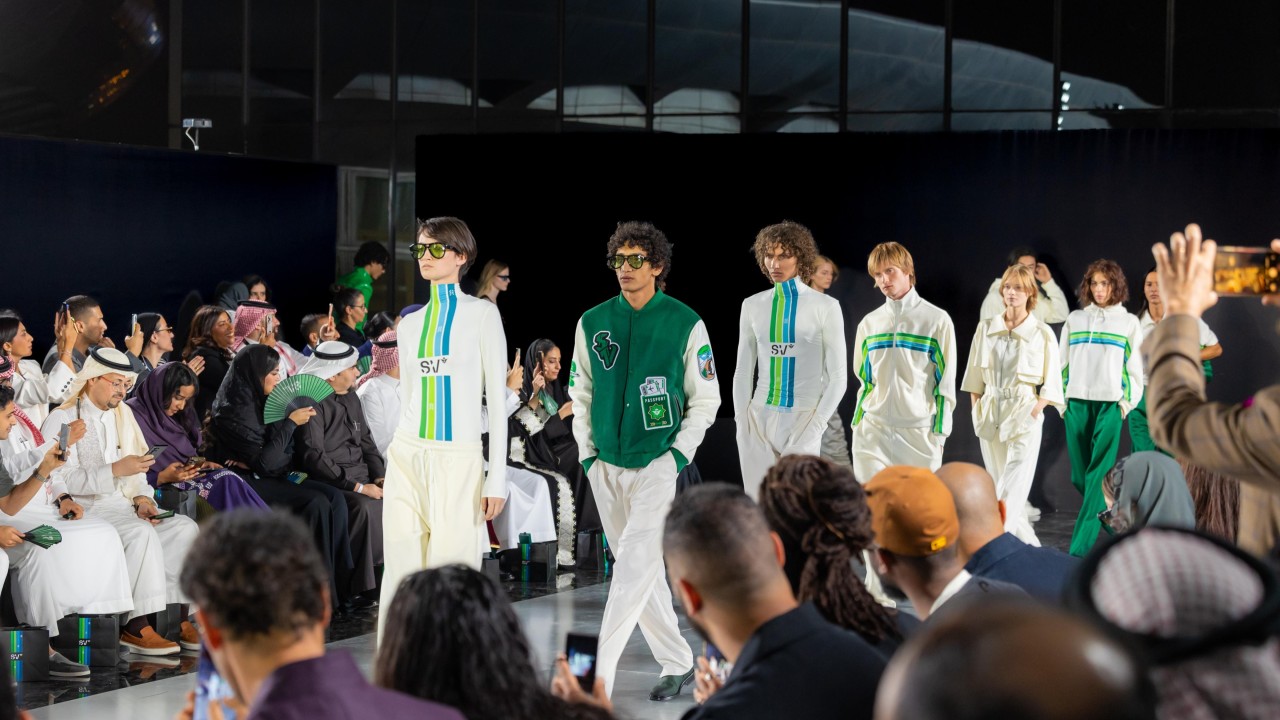 الخطوط السعودية تستعرض خط أزياء SV by Saudia في معرض سوق السفر العالمي