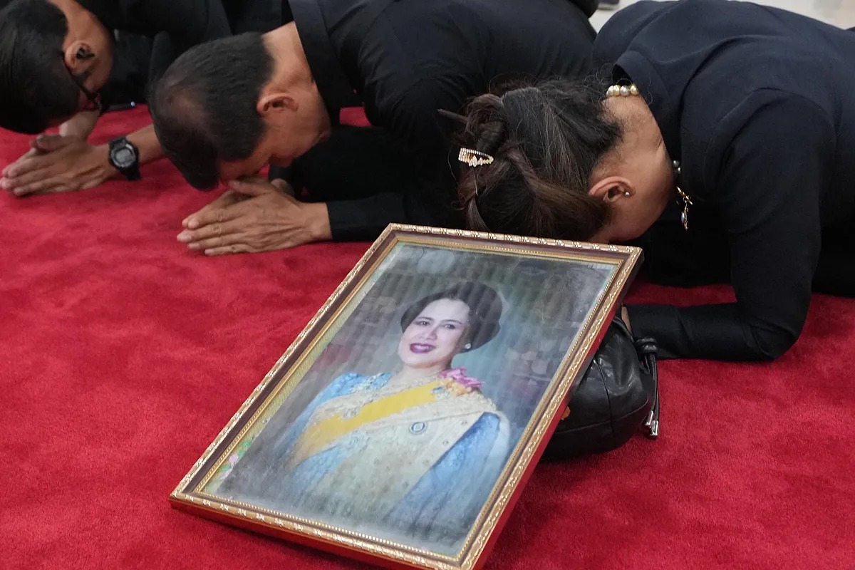 توفيت الملكة الأم عن عمر يناهز 93 عامًا في مستشفى الملك شولالونغكورن