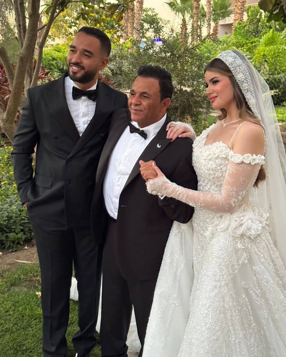 اختارت العروس فستان زفاف حالم