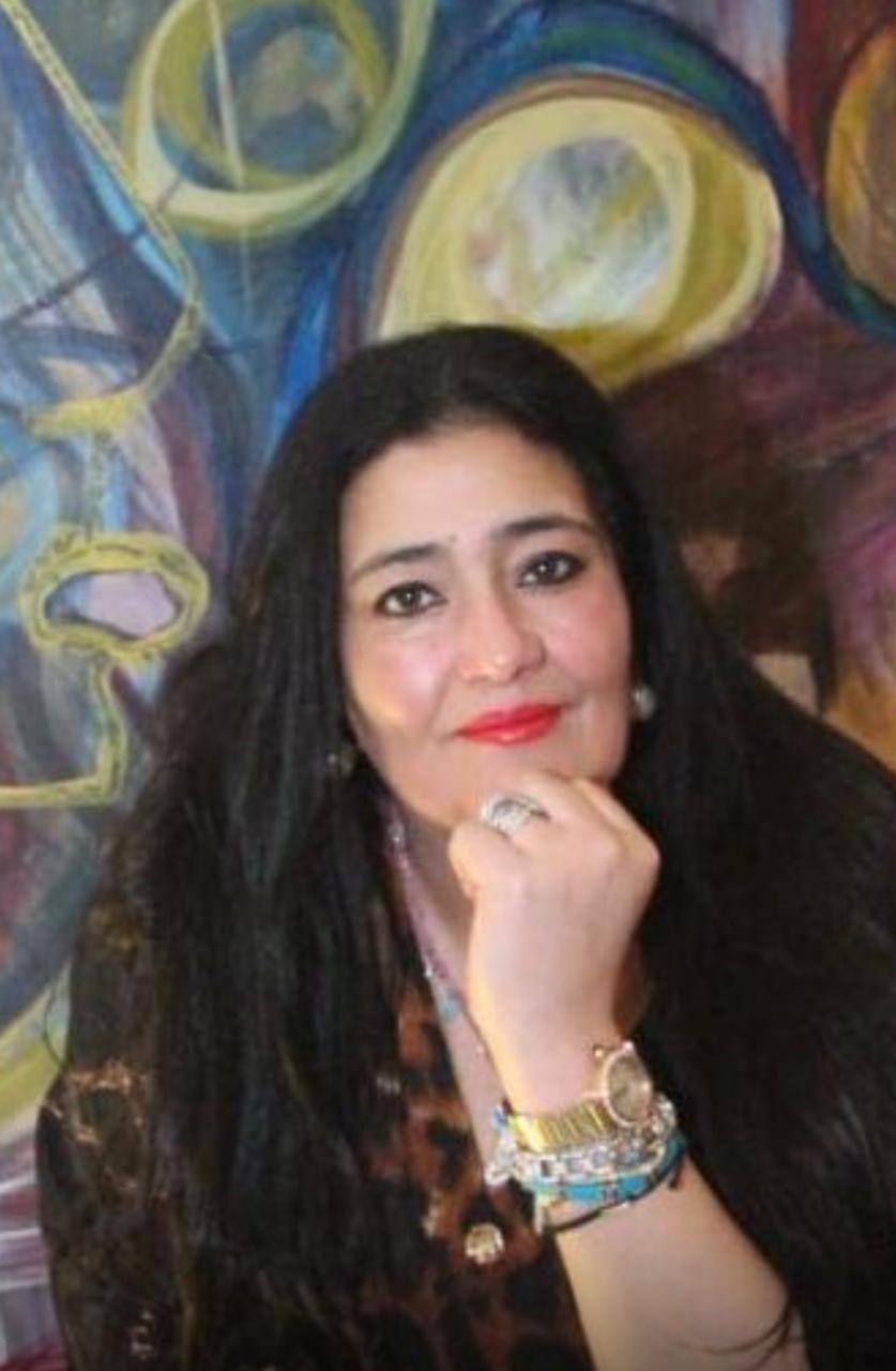 الفنانة التشكيلية السعودية شاليمار شربتلي لـ هي: الفن… لغة الإنسان ... وهوية الوطن