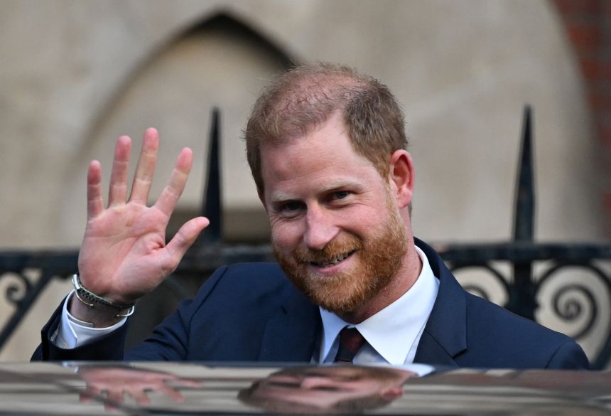 عودة هاري لبريطانيا وترشيح ميغان لإيمي
