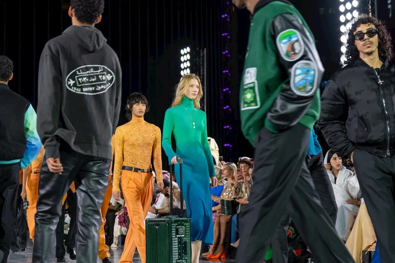 الخطوط السعودية تستعرض خط أزياء SV by Saudia