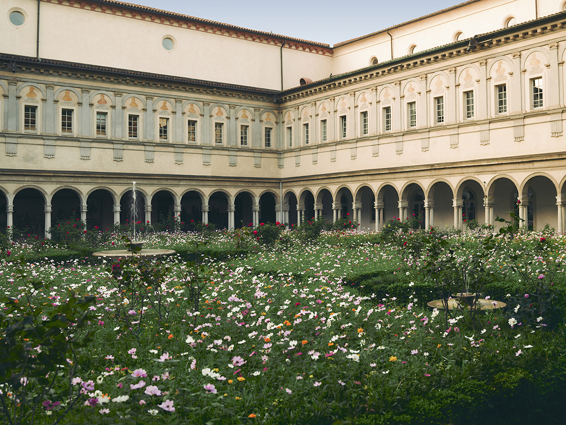 يُعيد تصميم حديقة تخيل نقشة فلورا الشهيرة للدار كبيئة ثلاثية الأبعاد