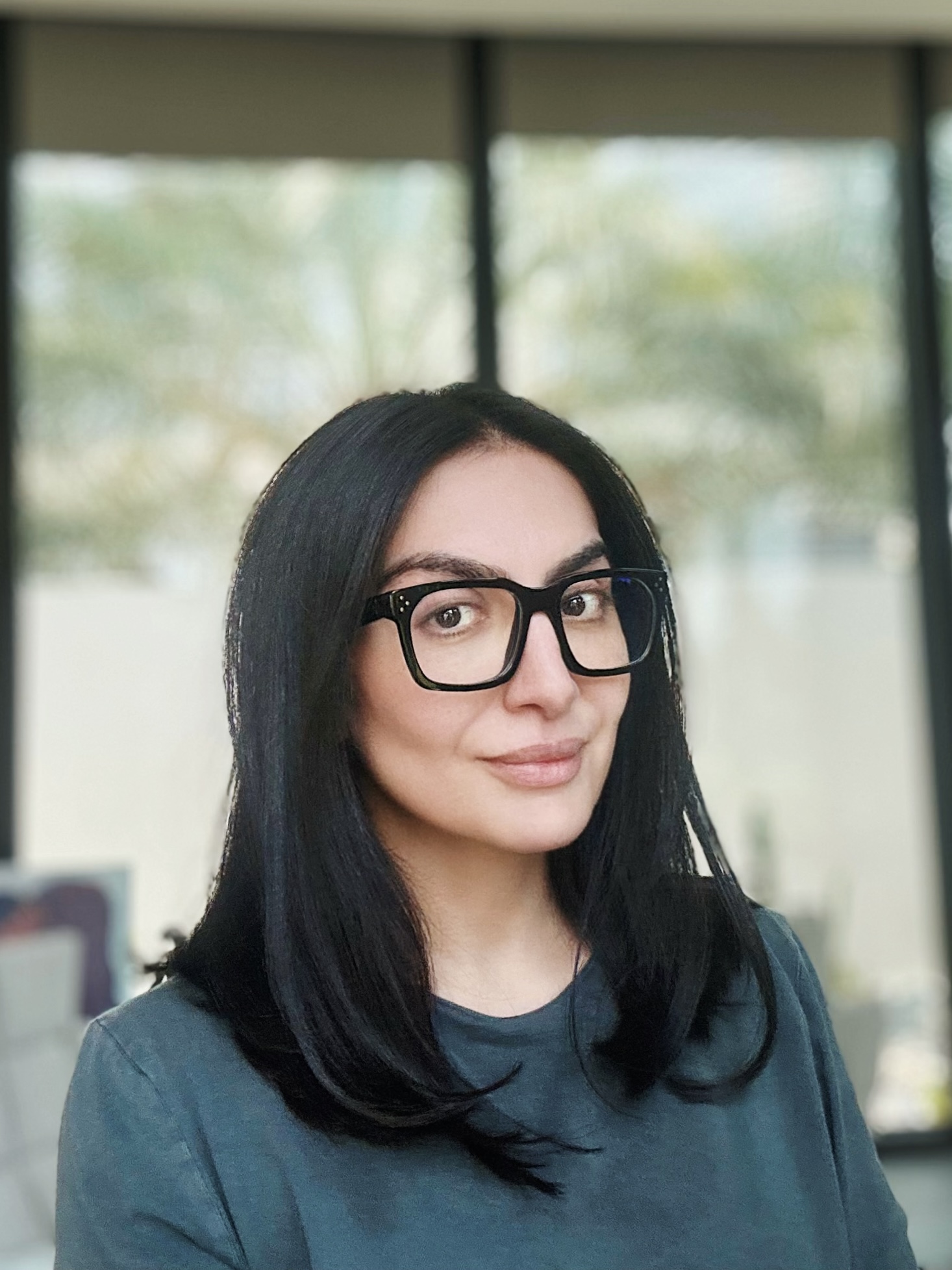 الفنانة لمياء قرقاش  ​