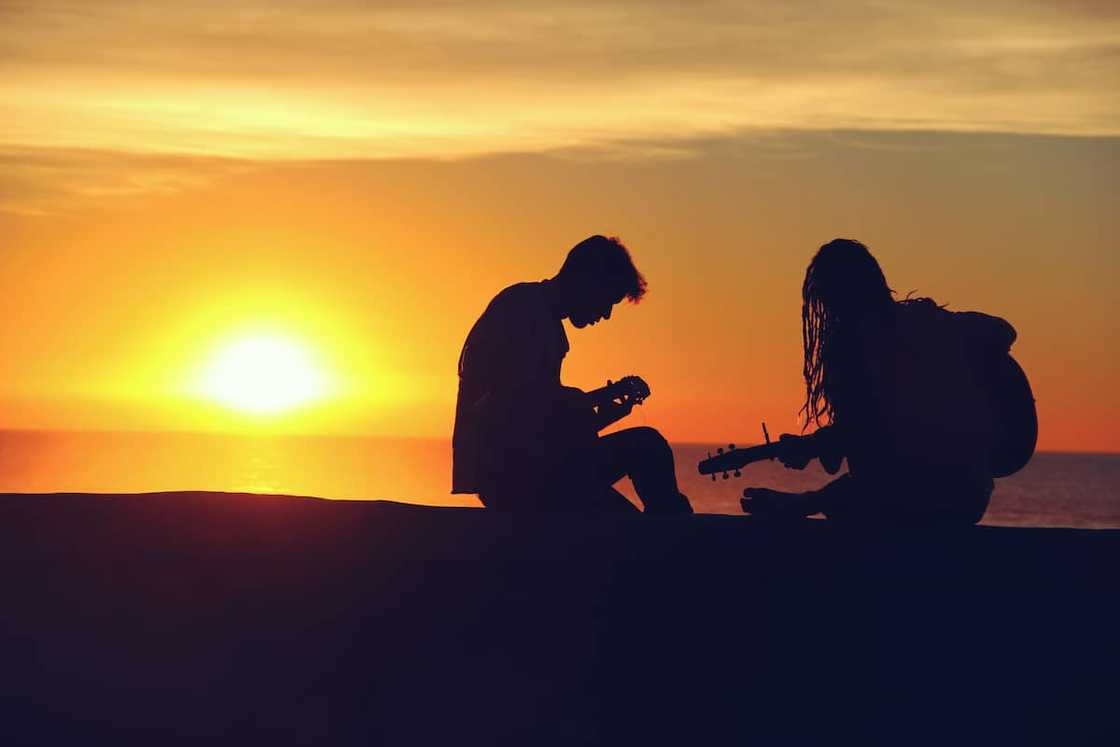 كيف تجعلين رجل العقرب يقع في حبك؟