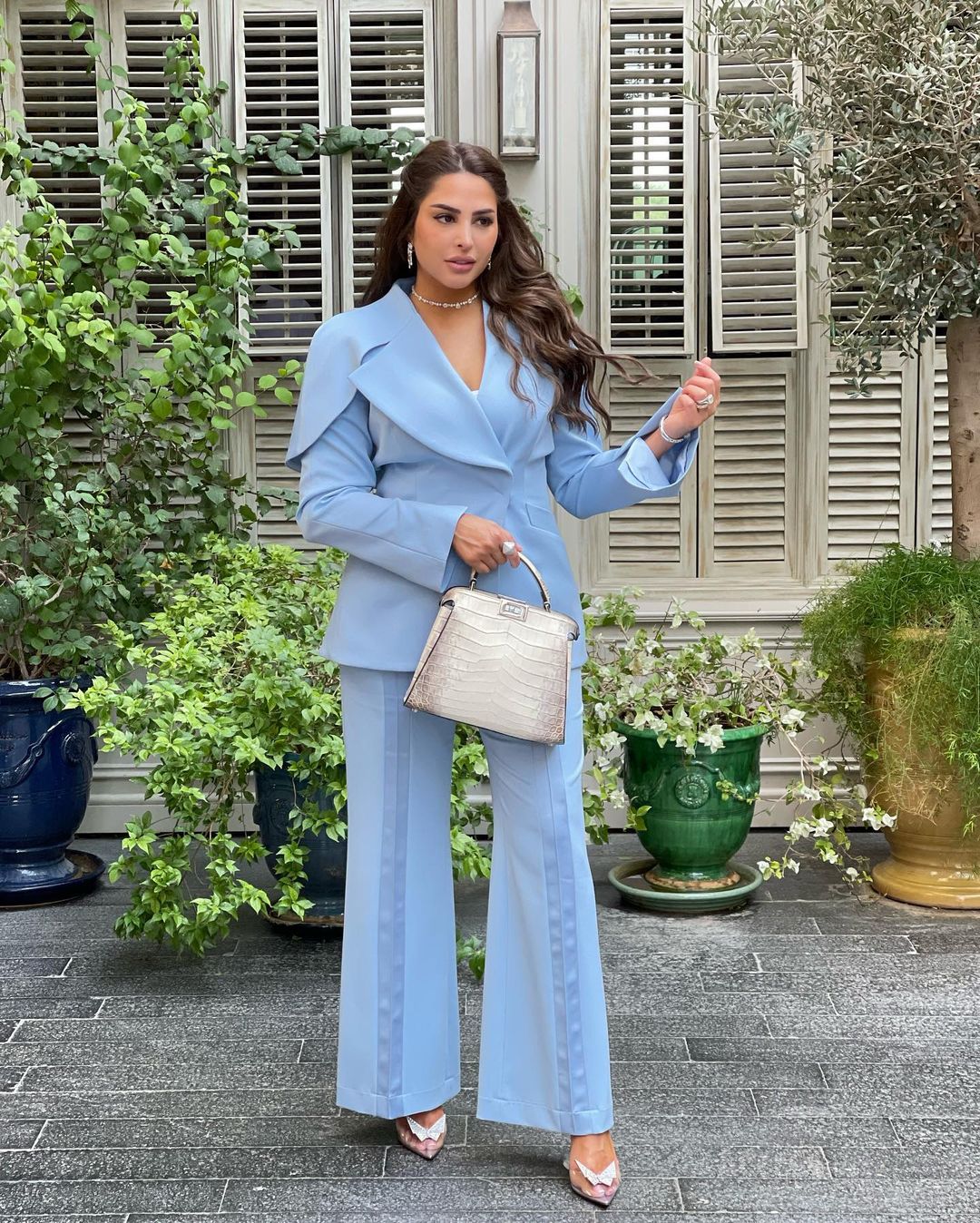 تنسيق صيحات الجاكيت الملون بأسلوب رسمي