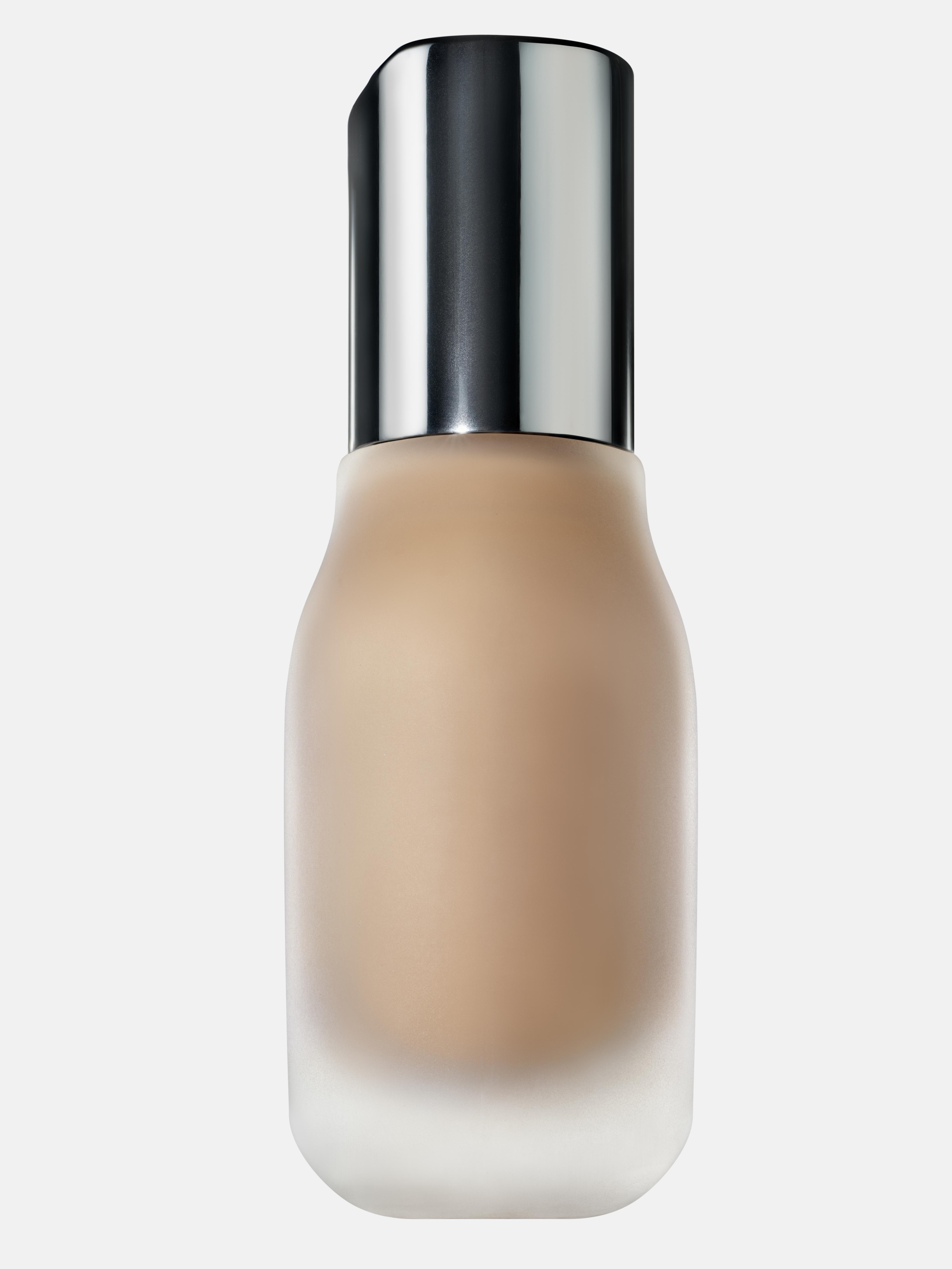 كريم الأساس Triclone™ Skin Tech Foundation بـ51 درجة لونية