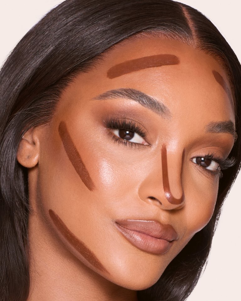 شارلوت تلبوري تطلق نظام SUPER NUDES SCULPTING SYSTEM الخاص بها