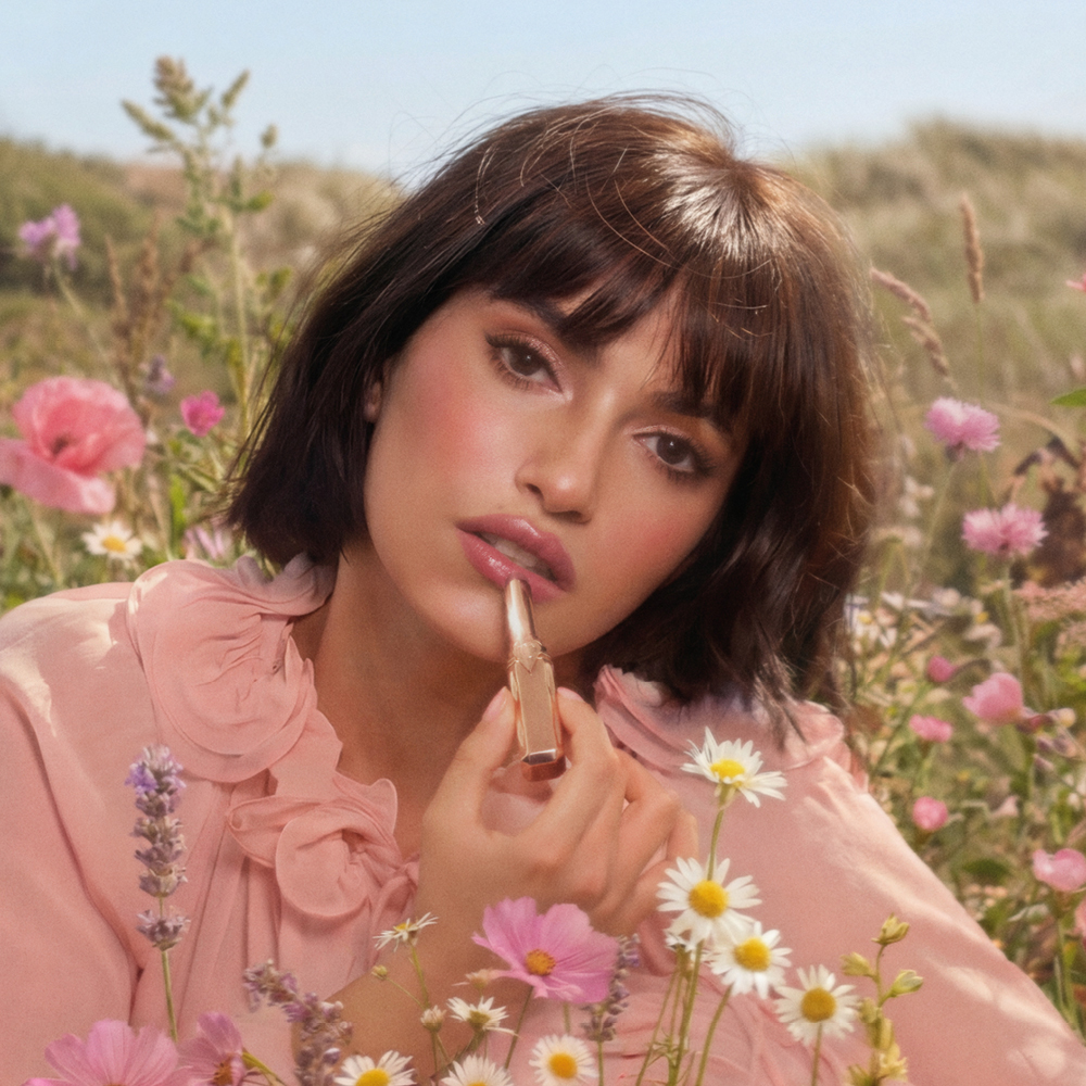 يسر الخالدي الوجه الإعلاني الجديد لحملة CHARLOTTE TILBURY  PILLOW TALK IN BLOOM