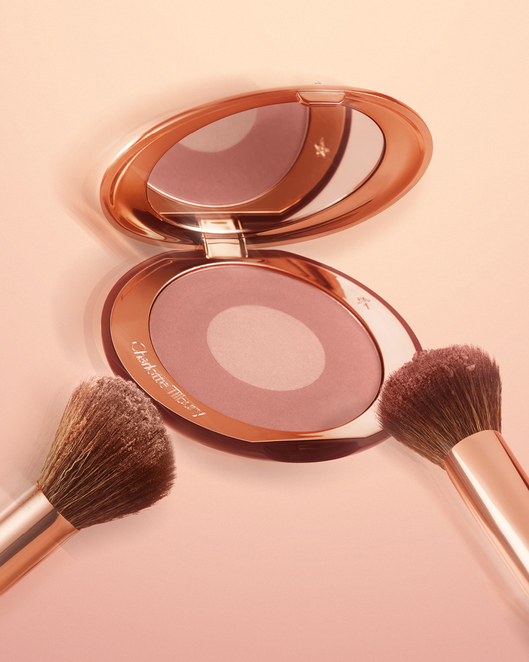شارلوت تلبوري تطلق Airbrush Flawless الجديدة