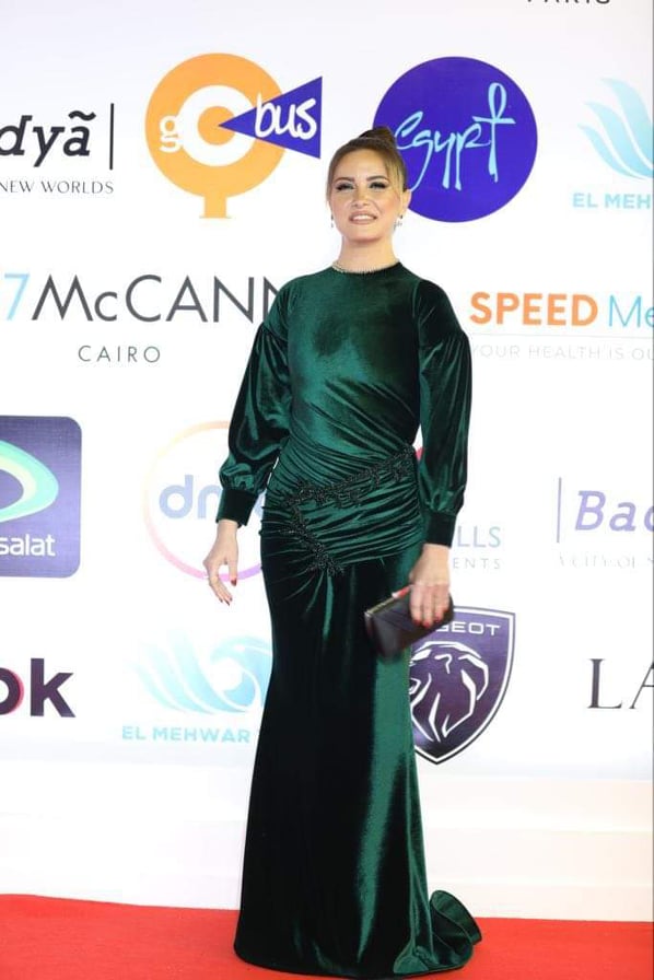 إطلالة غريبة لريهام عبدالغفور في افتتاح مهرجان القاهرة