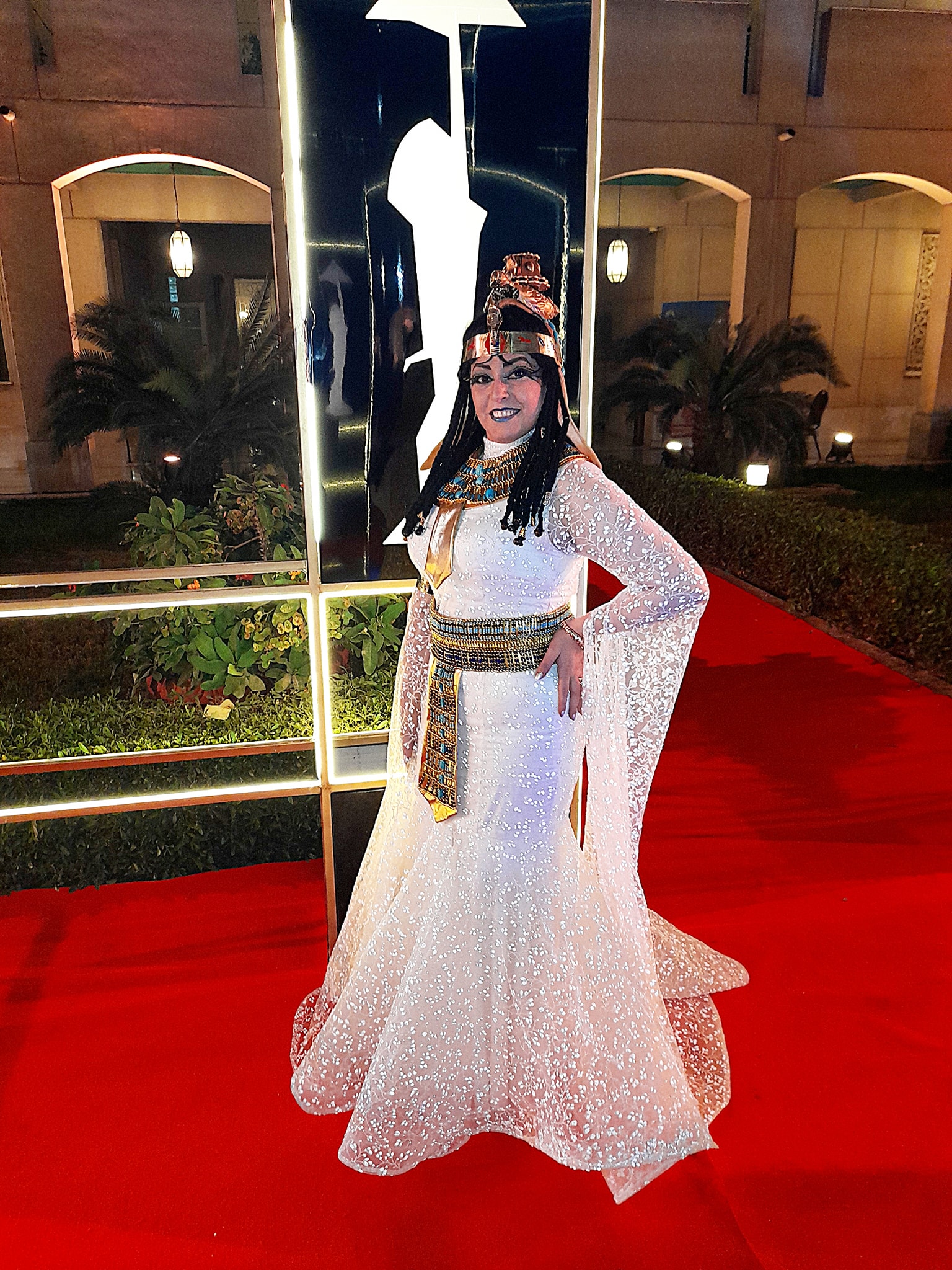 إطلالة صادمة من الفنانة هند عاكف