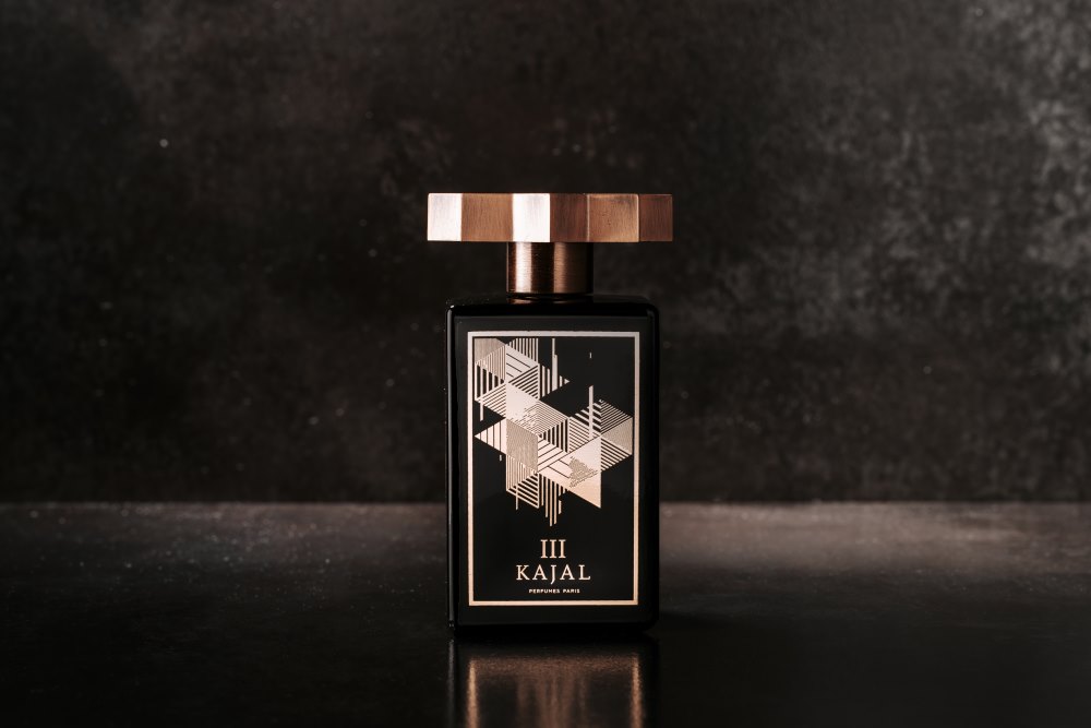 "Kajal III": عطر يفيض انتعاشًا، يتألق حيوية، ويترك أثرًا لا يُنسى