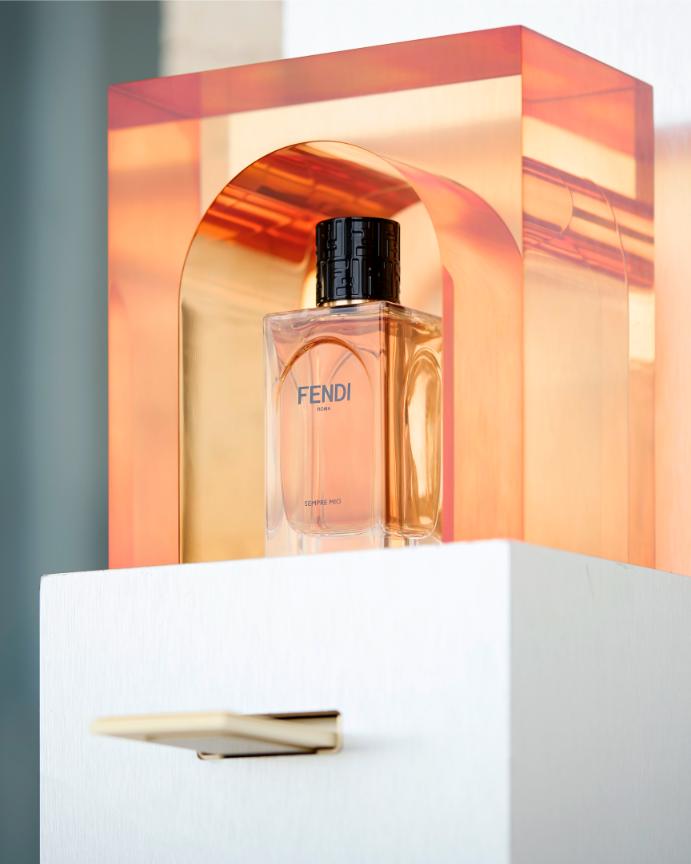 عائلة عطور  FENDI لأول مرة في تاريخها، تكشف FENDI عن مجموعة كاملة من العطور