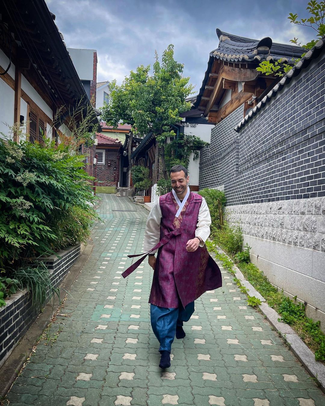 محمد التركي بالزي التقليدي الكوري