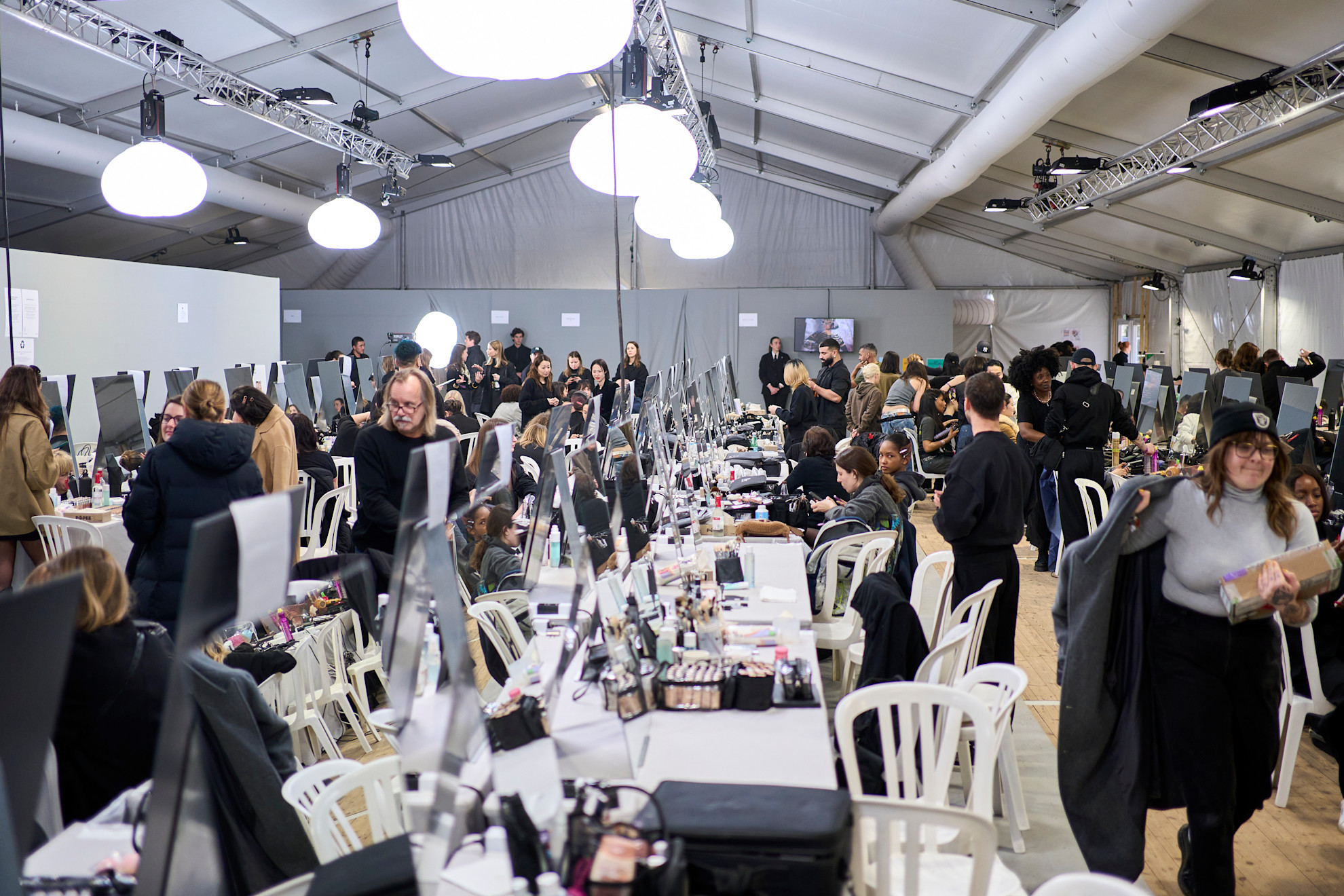 عندما يلتقي الهوت كوتور بالألوان