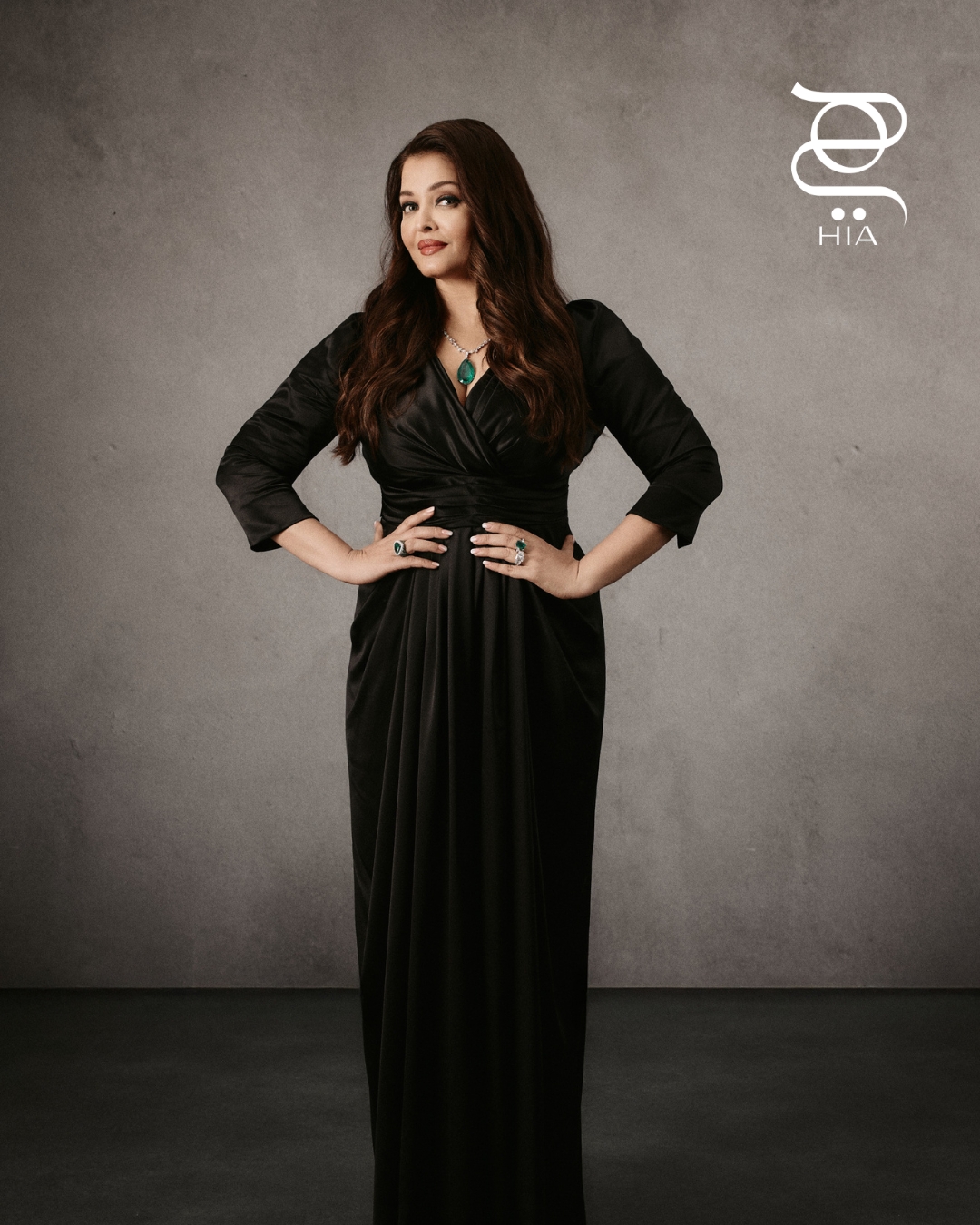 الممثلة الهندية العالمية آيشواريا راي تتألق بعدسة "هي"