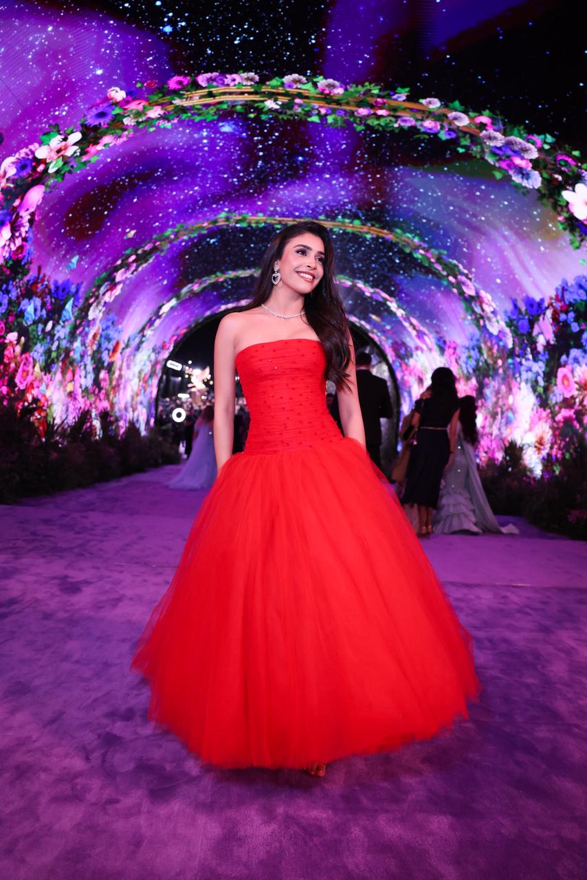 ياسمينا زيتون بتصميم كارولينا هيريرا 