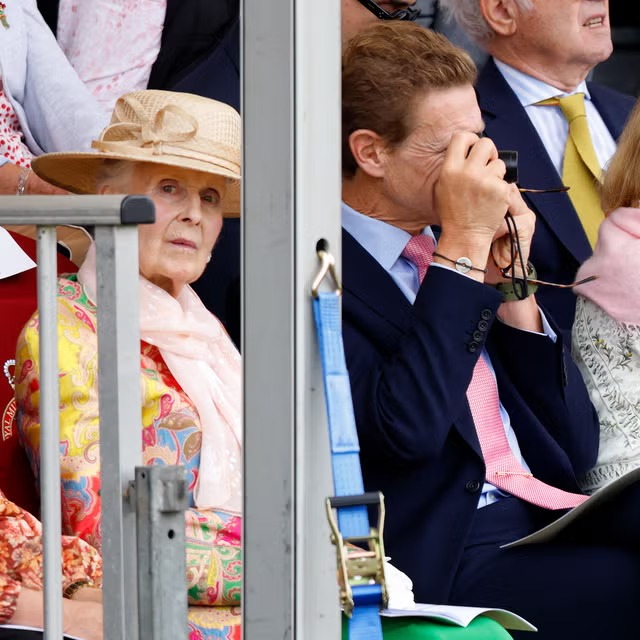 حفل تخرج حفيدها ألكسندر تشارلز