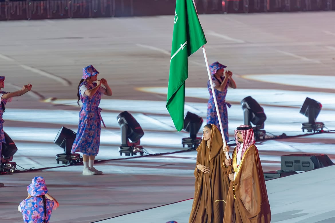 الملاكمة السعودية يارا العمري في طابور افتتاح دورة الألعاب الآسيوية