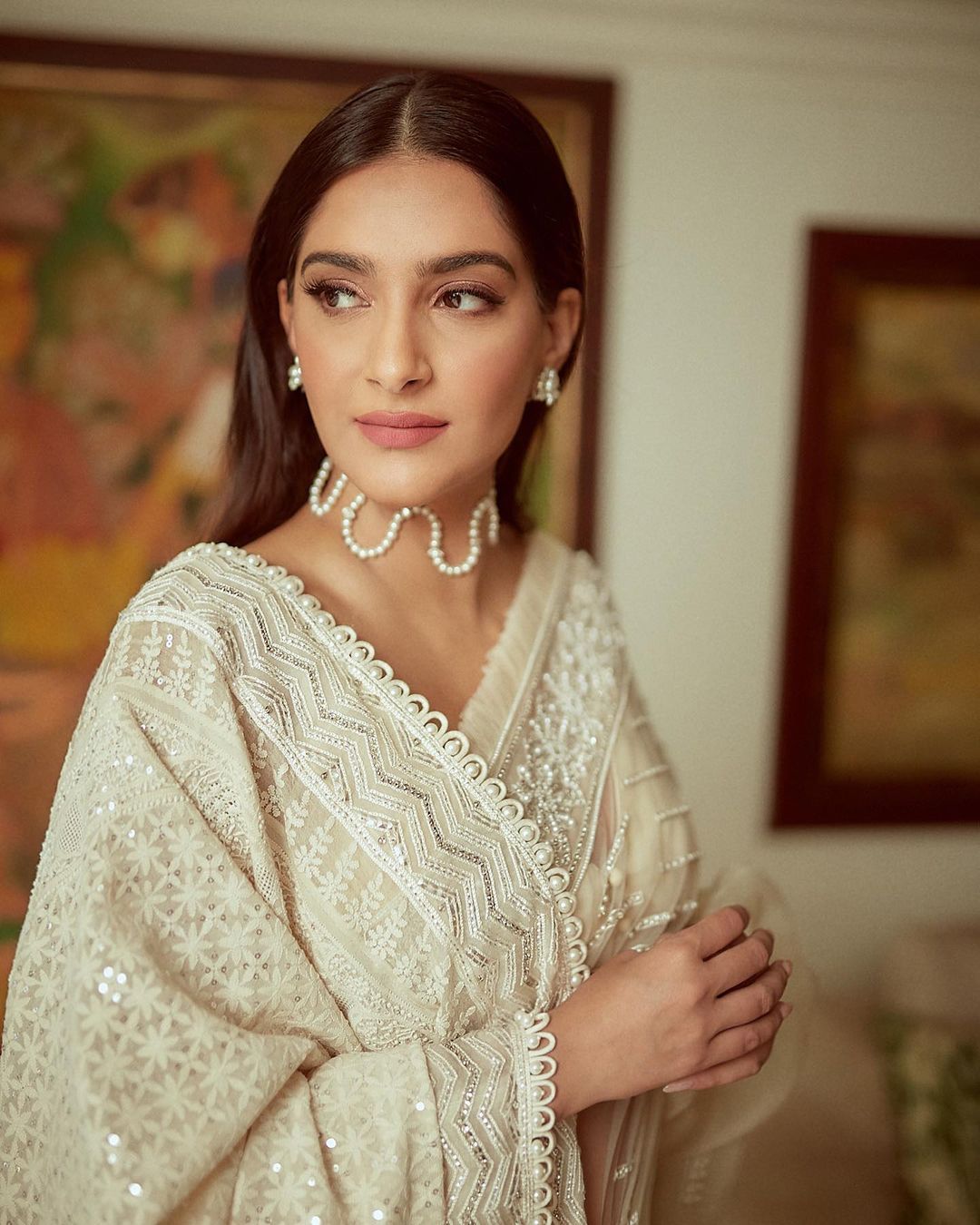 سونام كابور Sonam Kapoor بقلادة من Tara Fine Jewellery وأقراط من علامة Mahesh Notandass FineJewellery