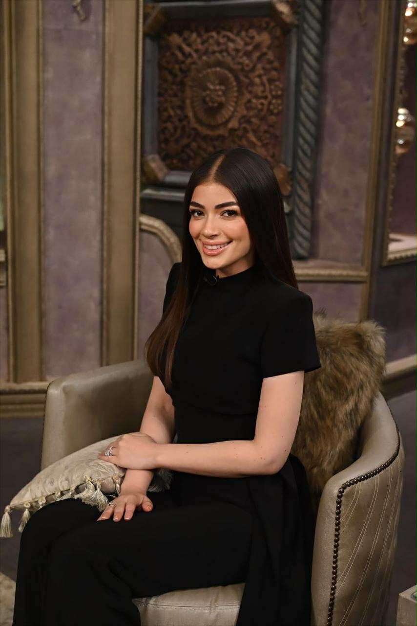 م