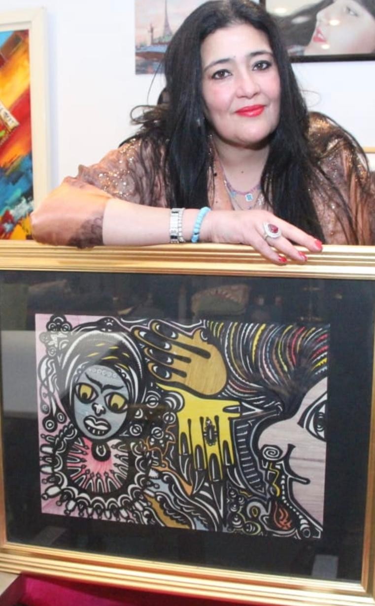 الفنانة التشكيلية السعودية شاليمار شربتلي لـ هي: الفن… لغة الإنسان ... وهوية الوطن