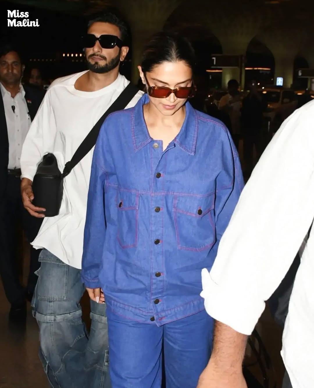 إطلالة ديبيكا بادوكون مطار مومباي